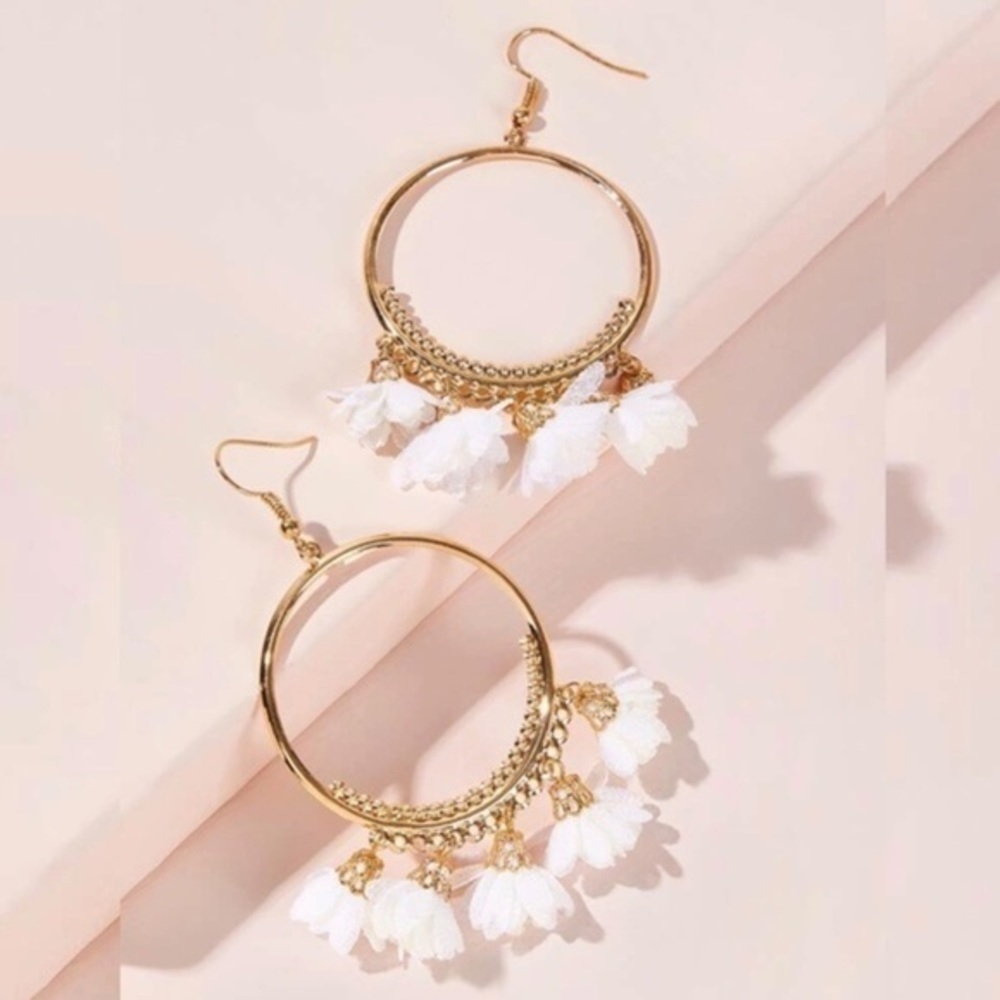 3/$30 💛 Ruffle Drop Earrings - Picture 2 of 4